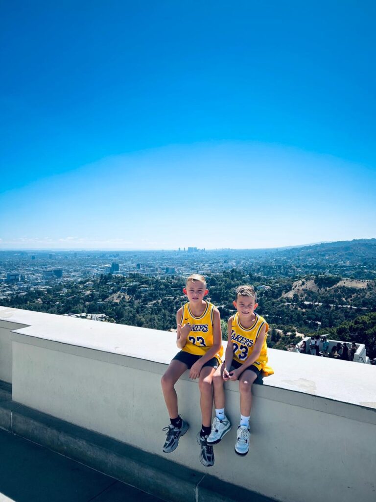 Met ons gezin reizen door Californie. Een bezoek aan de LA Lakers met onze jongens.